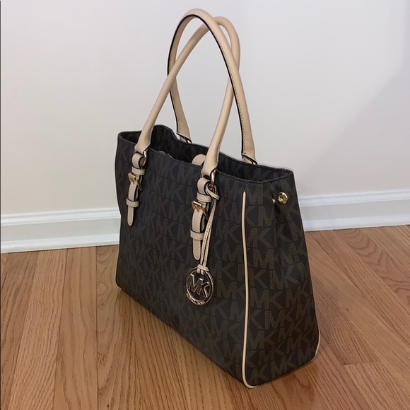 Michael Kors Monogram Bag - Picture 4 of 8